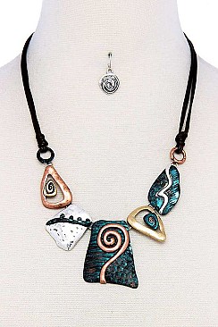 DESIGNER CHIC PATTERN STATEMENT NECKLACE AND EARRING SET JYQNE14548