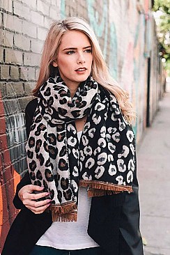 REVERSIBLE LEOPARD BLANKET SCARF
