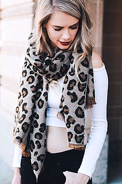 REVERSIBLE LEOPARD BLANKET SCARF