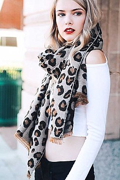 REVERSIBLE LEOPARD BLANKET SCARF