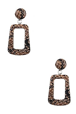RECTANGULAR SNAKE PATTERN DROP EARRING
