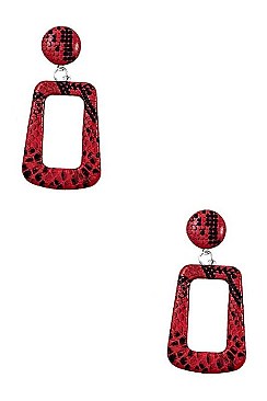 RECTANGULAR SNAKE PATTERN DROP EARRING