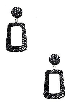 RECTANGULAR SNAKE PATTERN DROP EARRING