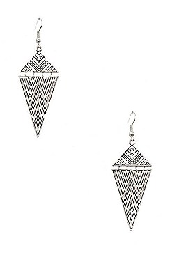 CHEVRON TRIANGLE LINK PATTERN EARRING