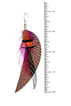 DANGLING MULTI FEATHER EARRING