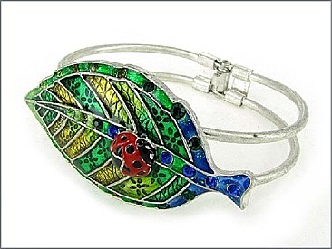 OB02275SBGRN  Leaf & Lady Bug With Stone Hinge Bracelet