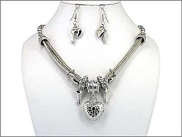 OS03033RDCRY Designer Heart & key With Stone Necklace 18" Set