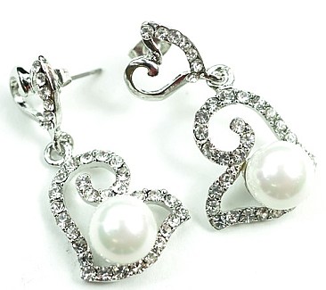 HEART SHAPE STONED EARRINGS WITH PEARL