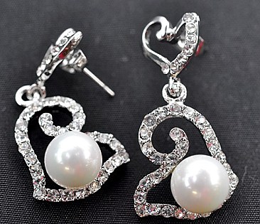 HEART SHAPE STONED EARRINGS WITH PEARL