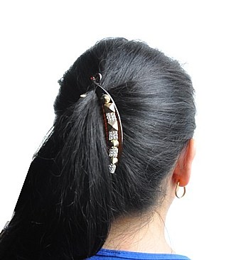 STUDDED & STONED BANANA CLIP