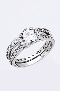 Classic Crystal Ring LACW1769